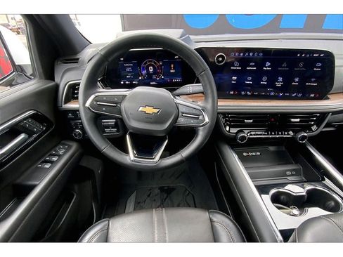 Used 2025 Chevrolet Suburban High Country AWD/4WD image 6