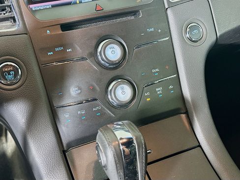 Used 2015 Ford Taurus SEL w/ Equipment Group 201A FWD image 22