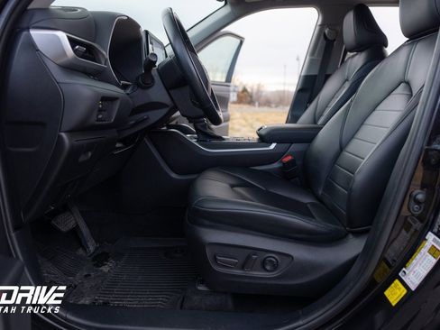 Used 2021 Toyota Highlander XLE image 29