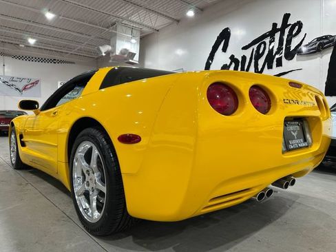 Used 2002 Chevrolet Corvette Coupe w/ Preferred Equipment Group2 RWD image 18