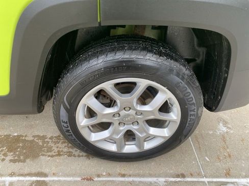 Certified 2017 Jeep Renegade Latitude w/ Cold Weather Group image 13