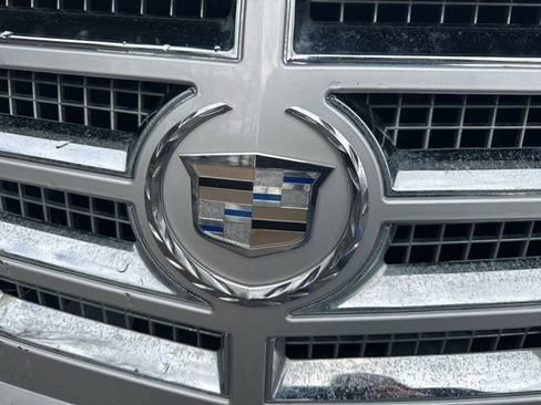 Used 2010 Cadillac Escalade Luxury AWD/4WD image 9