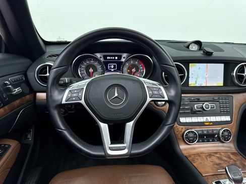 Used 2013 Mercedes-Benz SL 550 image 3