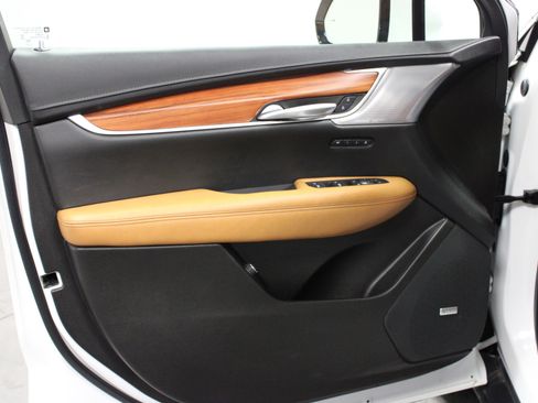 Used 2023 Cadillac XT5 Premium Luxury image 11