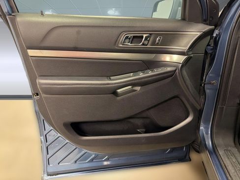 Used 2018 Ford Explorer XLT FWD image 21