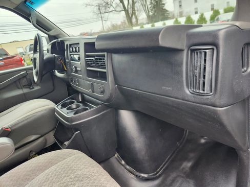 Used 2017 GMC Savana 3500 Extended image 36