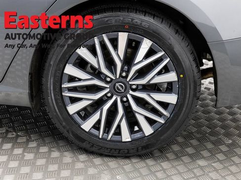 Used 2025 Nissan Altima 2.5 SV FWD image 33
