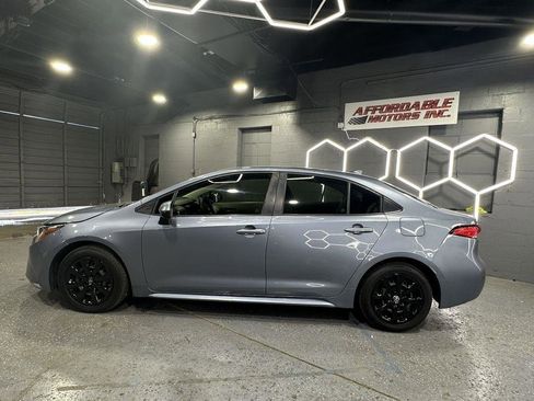 Used 2020 Toyota Corolla LE image 2