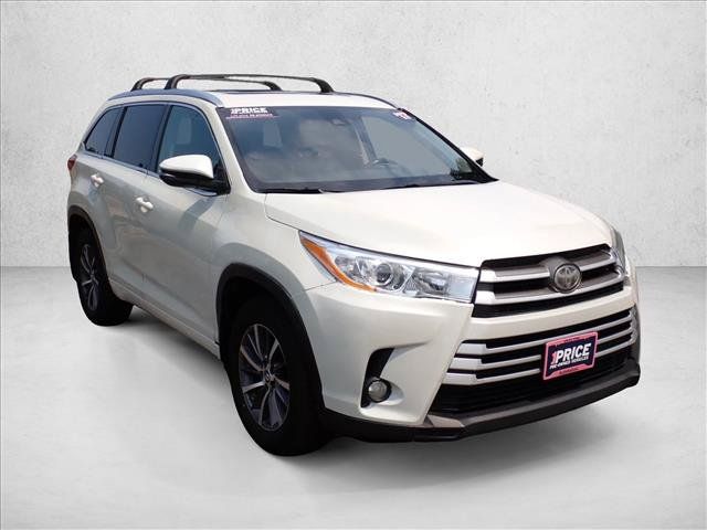 Used 2017 Toyota Highlander XLE AWD/4WD image 6