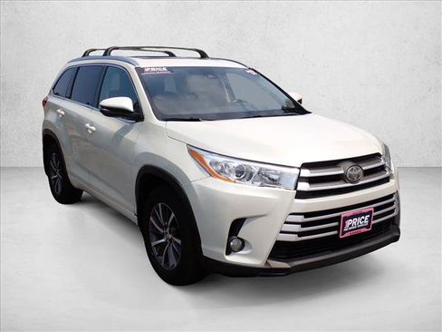 Used 2017 Toyota Highlander XLE AWD/4WD image 6