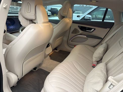 Used 2023 Mercedes-Benz EQS 580 4MATIC Sedan image 4