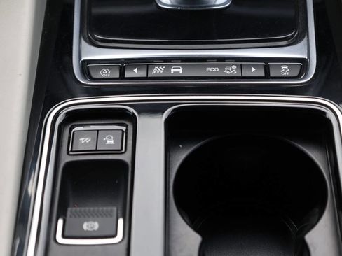 Used 2020 Jaguar F-PACE SVR image 22