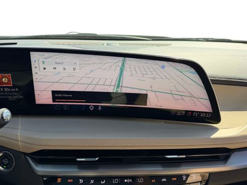 Used 2024 Cadillac XT4 Luxury w/ Cold Weather Package AWD/4WD image 22