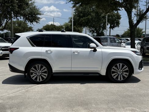 Used 2026 Lexus LX 600 4WD w/ Accessory Package (Z1) image 3