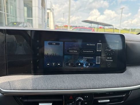 Used 2025 Nissan Kicks SV AWD/4WD image 18