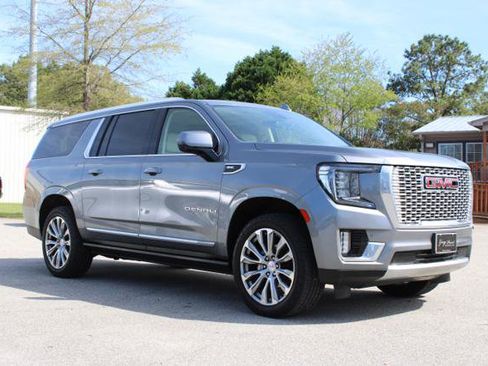 Used 2021 GMC Yukon XL Denali w/ Denali Ultimate Package image 3
