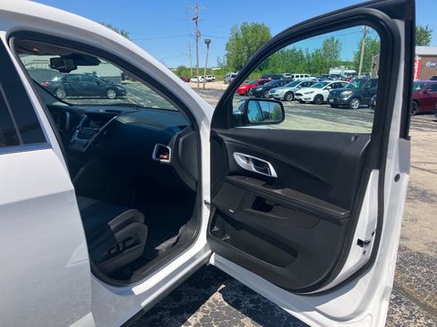 Used 2017 Chevrolet Equinox Premier w/ Enhanced Convenience Package AWD/4WD image 13