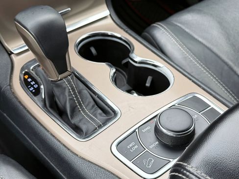 Used 2016 Jeep Grand Cherokee Limited w/ Luxury Group II image 28