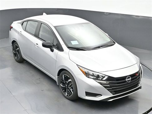 New 2025 Nissan Versa SR w/ Trunk Package image 35