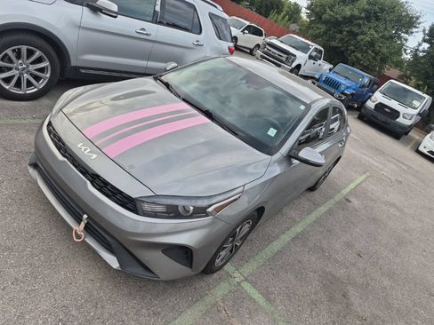 Used 2023 Kia Forte LXS w/ LXS Technology Package FWD image 2