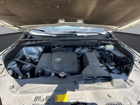 Used 2018 Toyota Highlander XLE FWD image 14