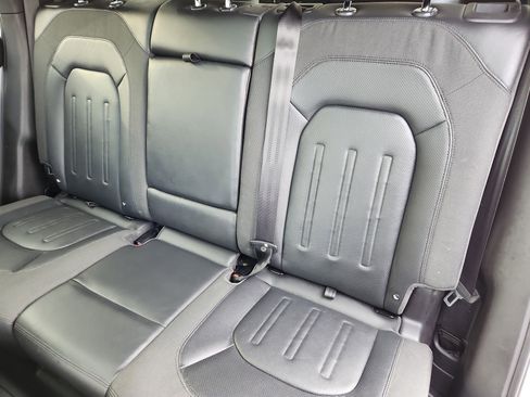 Used 2021 Land Rover Defender 110 SE image 24