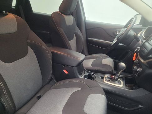 Used 2014 Jeep Cherokee Latitude w/ Cold Weather Group FWD image 21