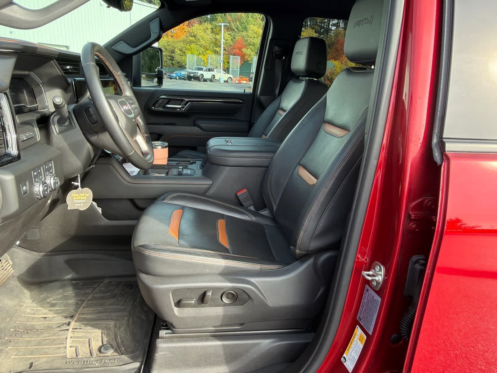 Used 2025 GMC Sierra 2500 AT4 w/ AT4 Premium Plus Package AWD/4WD image 4