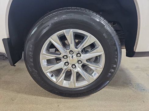 Certified 2022 Chevrolet Silverado 1500 LTZ w/ LTZ Premium Package AWD/4WD image 40