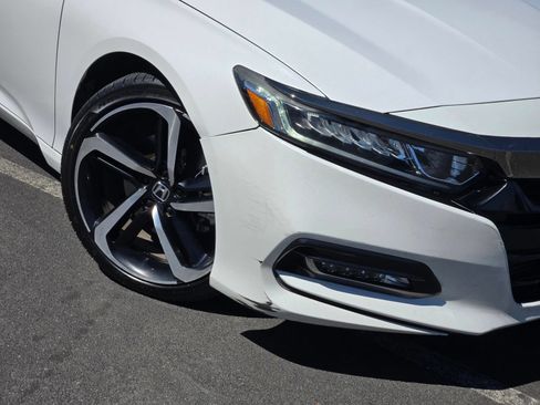 Used 2018 Honda Accord Sport image 9