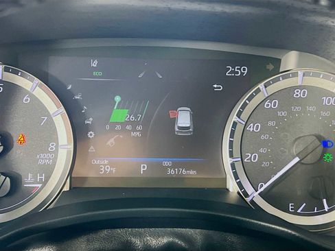 Used 2024 Toyota Highlander XLE image 12