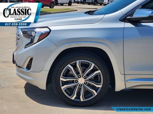 Used 2020 GMC Terrain Denali w/ Denali Premium Package FWD image 12