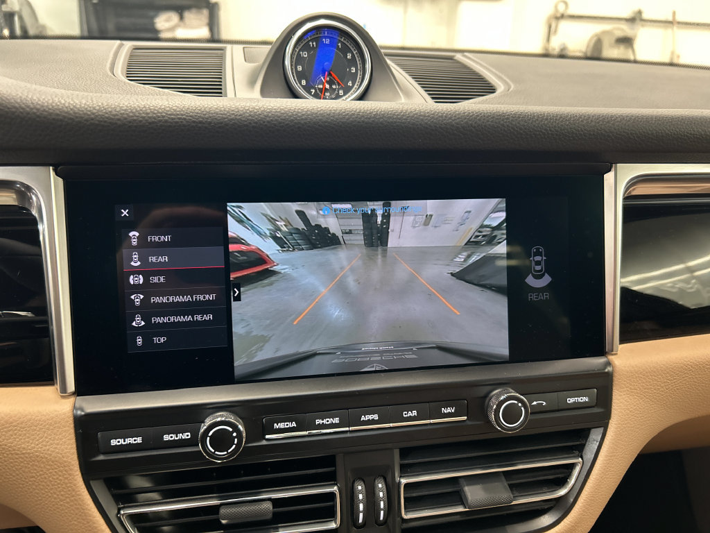 Used 2021 Porsche Macan AWD/4WD image 30