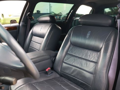 Used 1999 Lincoln Town Car Executive image 6