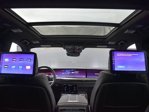 Certified 2026 Cadillac Escalade ESV Platinum Sport w/ LPO, ONYX Package image 32