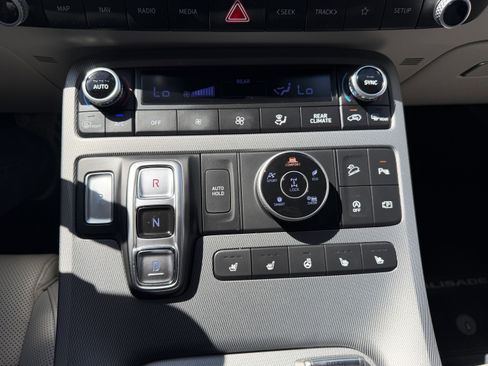 Used 2023 Hyundai Palisade Limited AWD/4WD image 14
