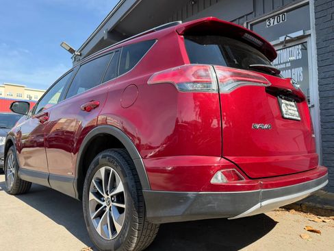 Used 2018 Toyota RAV4 LE AWD/4WD image 5