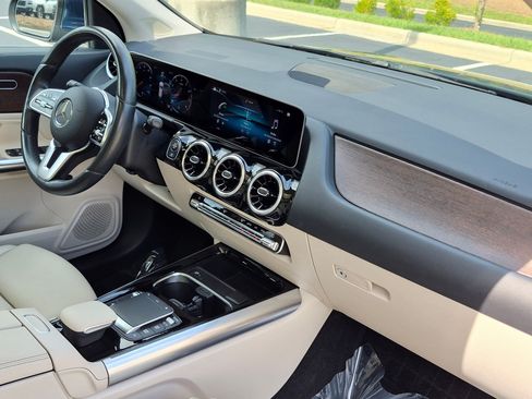 Used 2021 Mercedes-Benz GLA 250 4MATIC w/ Premium Package image 34
