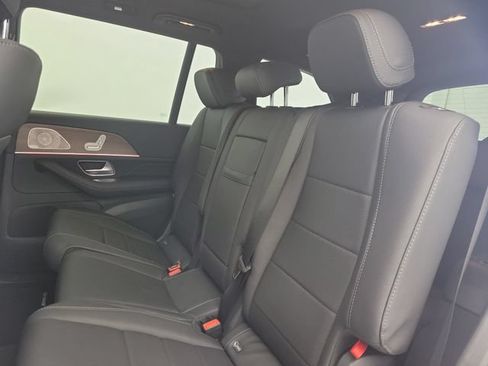 Used 2025 Mercedes-Benz GLS 450 4MATIC image 14