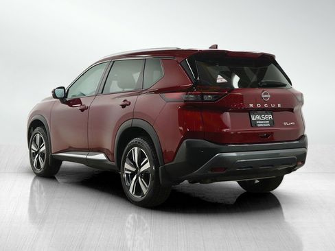 Used 2023 Nissan Rogue SL image 3