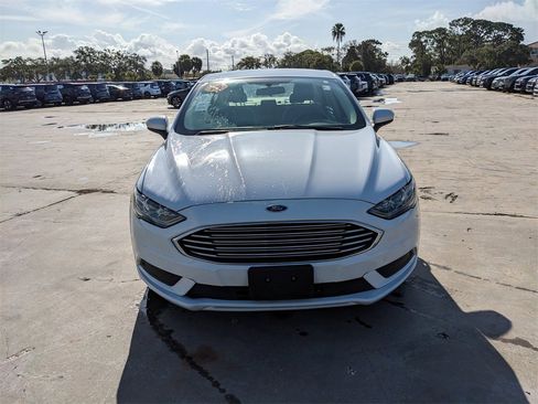 Used 2018 Ford Fusion SE w/ Fusion SE Technology Package image 4