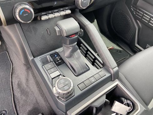 Used 2025 Toyota Tacoma TRD Off-Road image 39