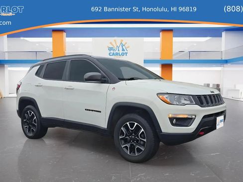 Used 2019 Jeep Cherokee Trailhawk AWD/4WD image 8
