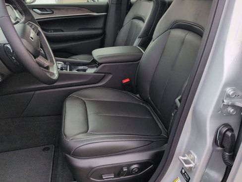 New 2026 Jeep Grand Cherokee L Limited w/ Luxury Tech Group II AWD/4WD image 13