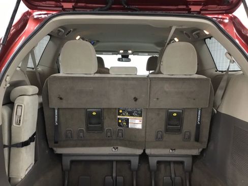 Used 2018 Toyota Sienna LE w/ Protection Package image 14