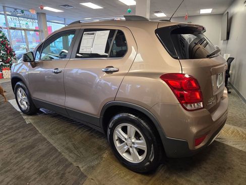 Used 2018 Chevrolet Trax LT w/ Sun & Sound Package image 11