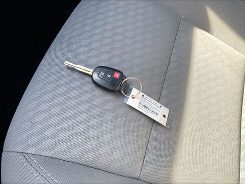 Used 2021 Toyota Tacoma SR w/ SR Convenience Package image 15