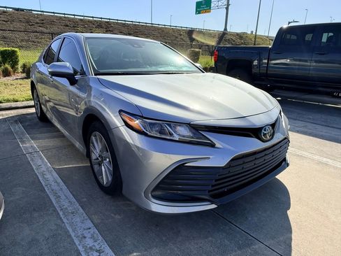 Used 2023 Toyota Camry LE image 4