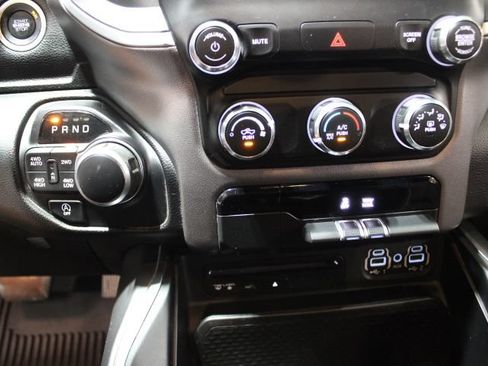 Used 2019 RAM 1500 Big Horn AWD/4WD image 34