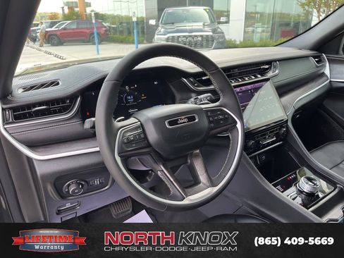 Used 2025 Jeep Grand Cherokee L Limited image 6